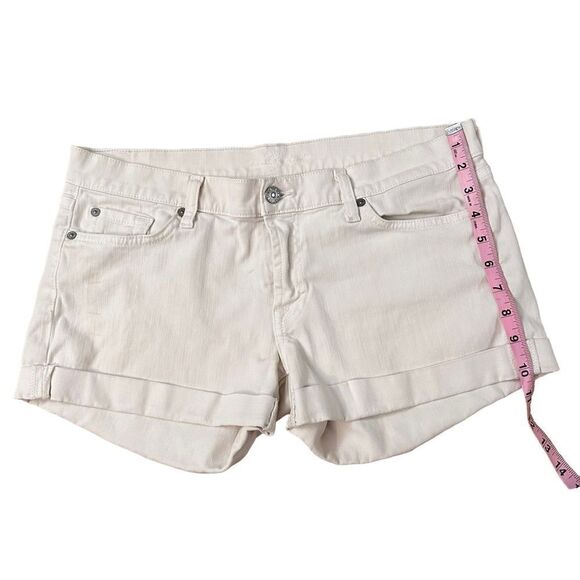 7 for all mankind ~ ivory denim shorts ~ size 31 ~ slight imperfection on right - Picture 12 of 13